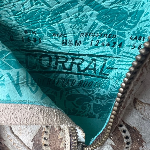 NWT CORRAL WOMEN'S LAZER ANKLE FASHION BOOTIES - SNIP TOE Size 8.5 - Picture 13 of 15